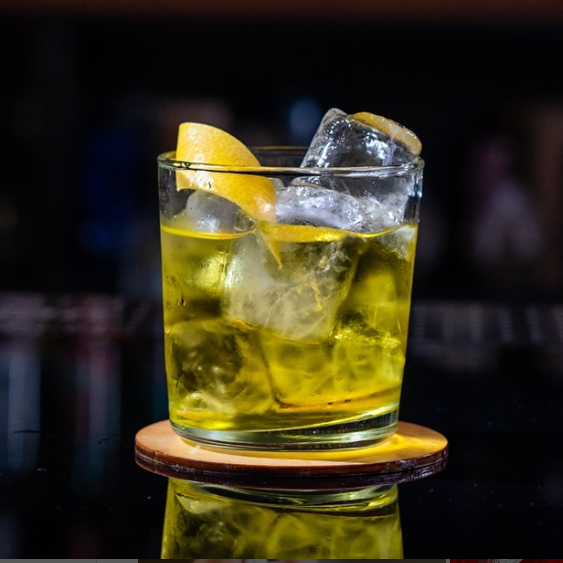 Glaçon gourmet alimentaire premium à fonte lente pour cocktails et événements professionnels