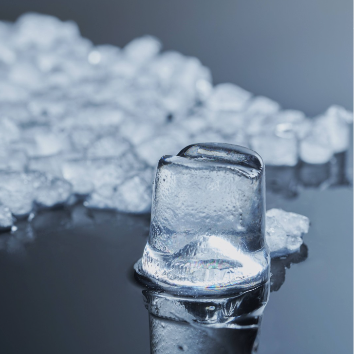 Glaçon gourmet alimentaire premium à fonte lente pour cocktails et événements professionnels